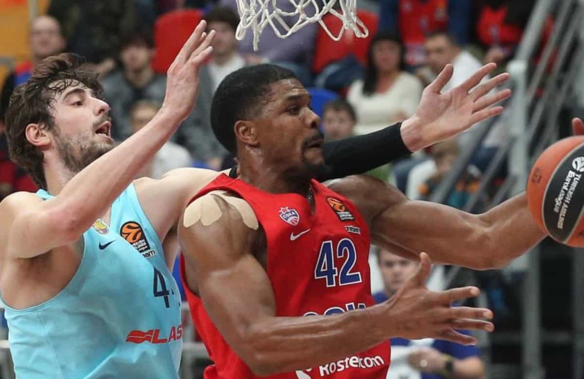 Adieu à Kyle Hines, le Colosse du Basket Européen: Hommages et Légende