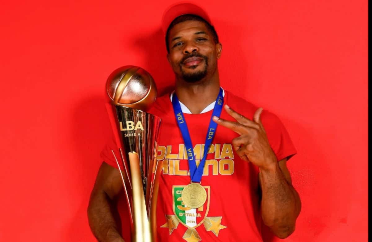 Fin d'une ère légendaire : Kyle Hines range ses baskets après 16 ans