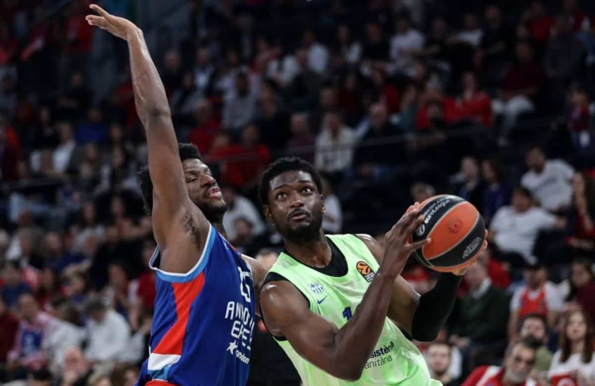 Barça domine l'Efes avec une masterclass de Metu en Euroliga