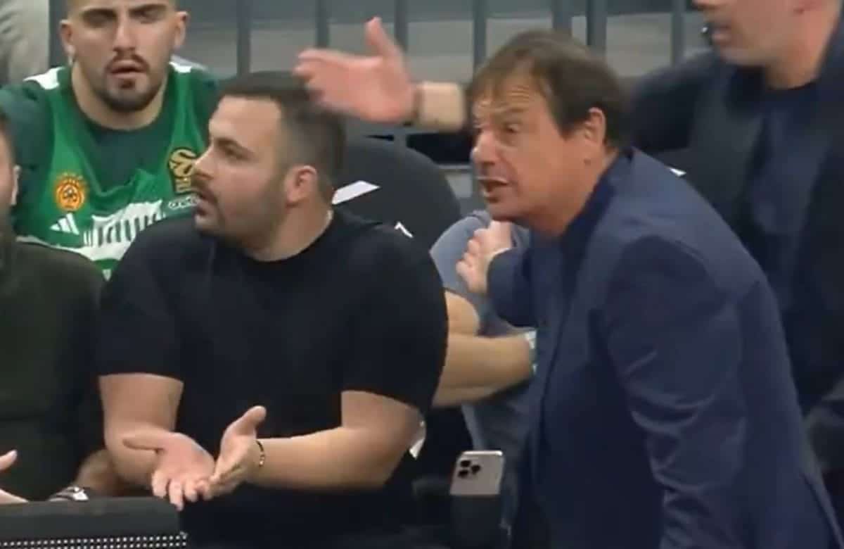 Ergin Ataman expulsé et blâme un fan pour son exclusion en Euroligue