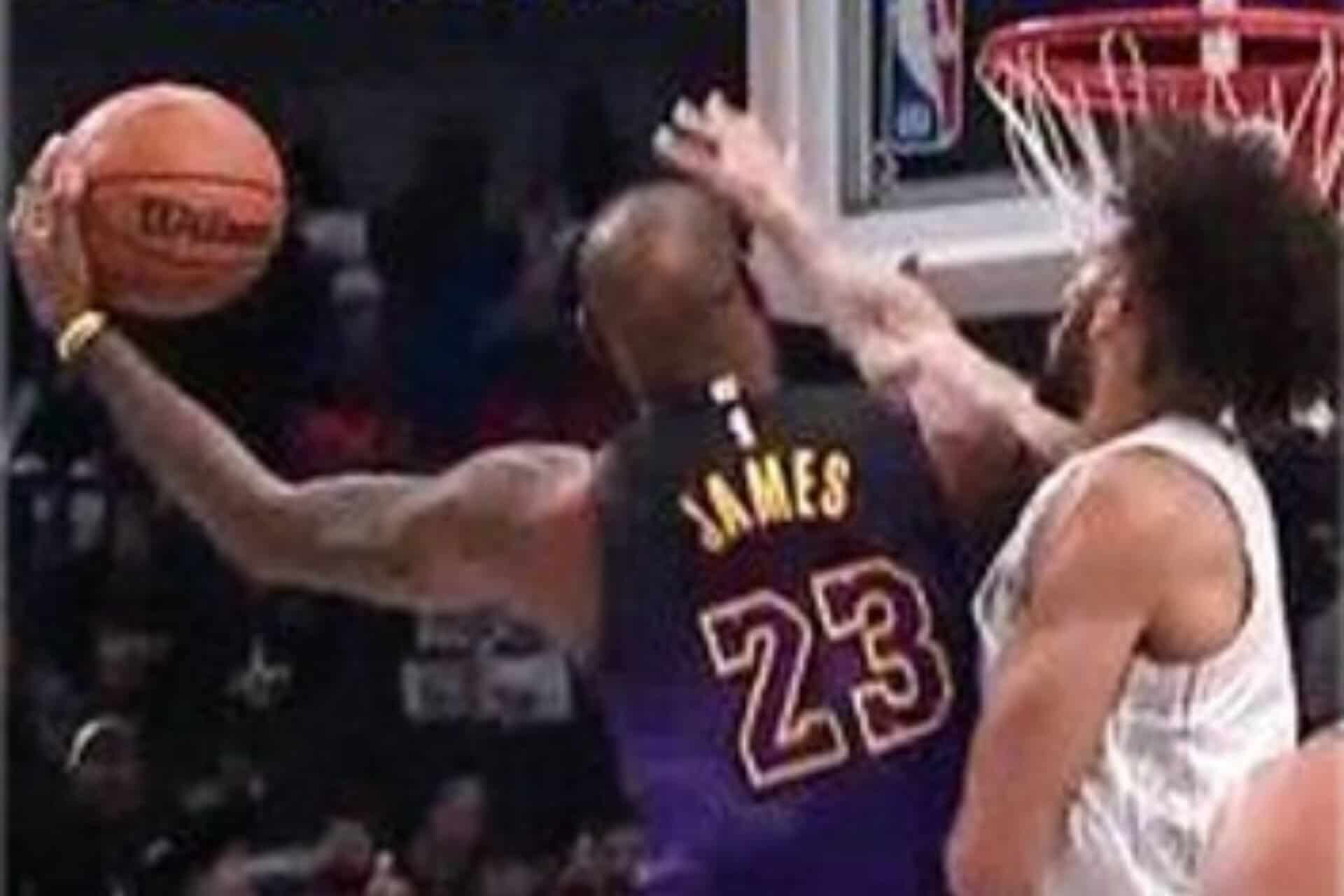 LeBron James bluffe à 40 ans avec un dunk époustouflant en NBA