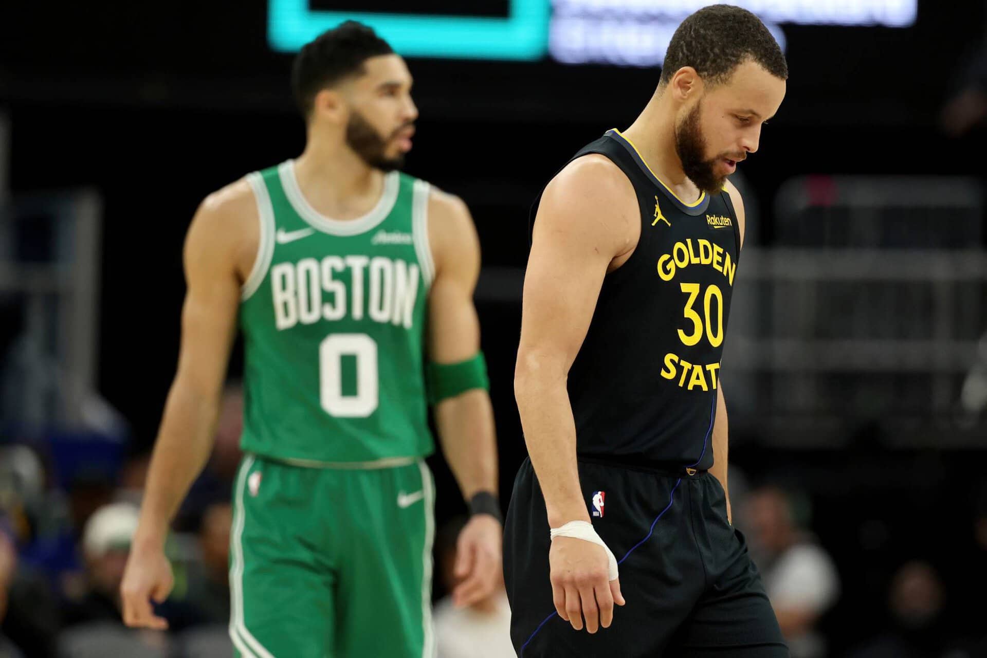 Warriors submergés par les Celtics : pire défaite à domicile depuis 1985