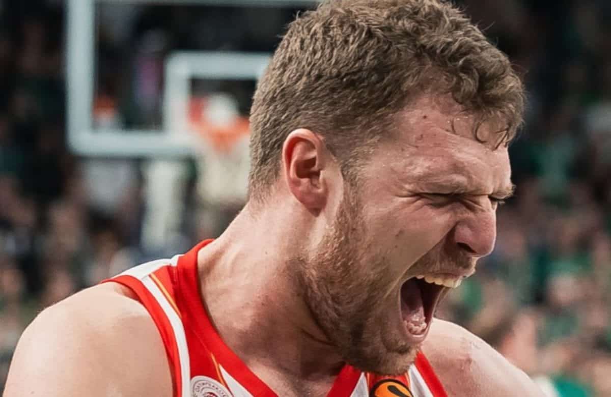 Vezenkov éblouit avec 45 points en Euroligue, propulsant Olympiacos