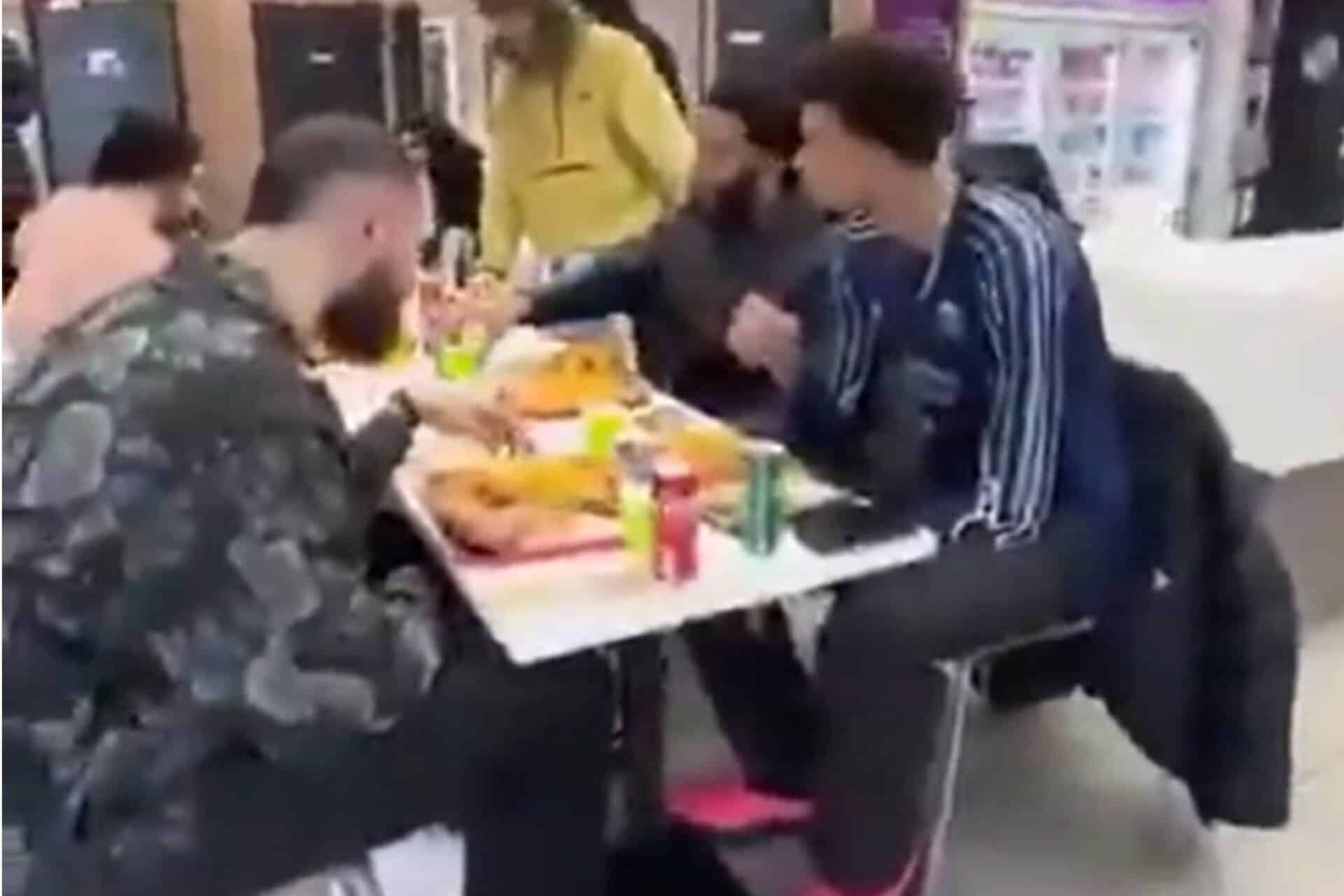 Victor Wembanyama emmène les Spurs déguster son kebab préféré à Paris
