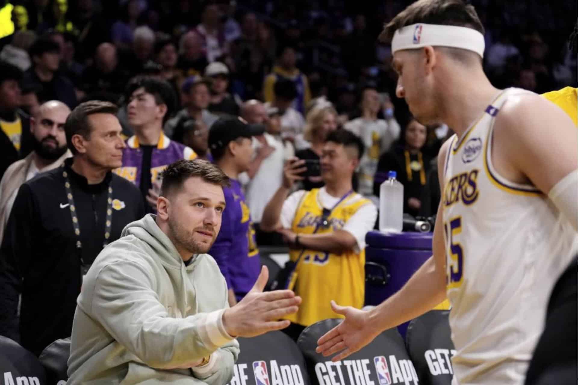 Austin Reaves brille chez les Lakers avec 45 points, malgré l’absence de LeBron