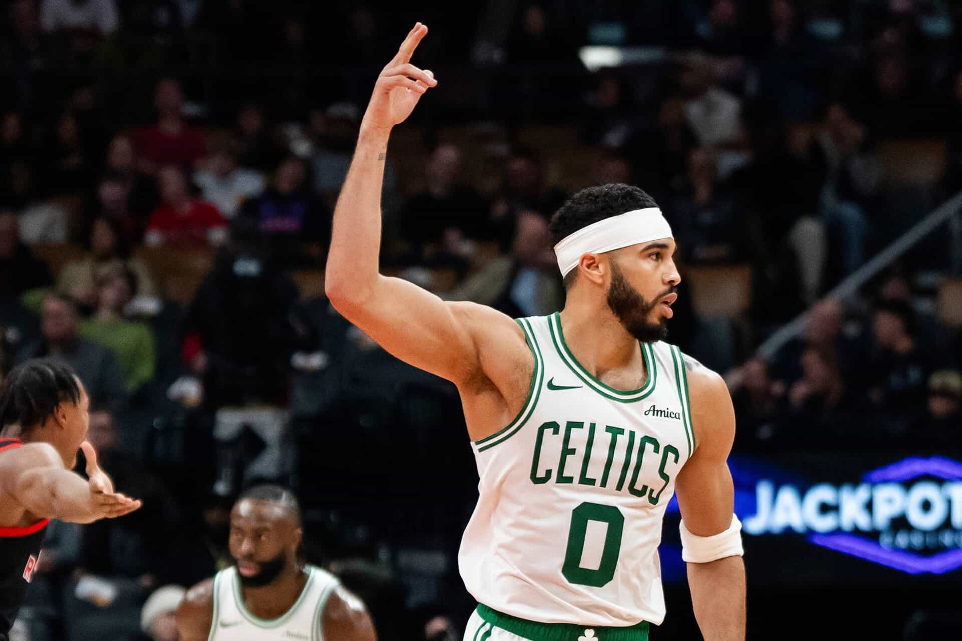 Jayson Tatum brille à nouveau et mène les Celtics à la victoire