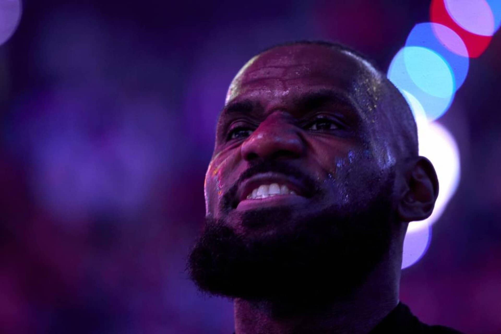 LeBron James à 40 ans, défie les normes avec des performances épiques