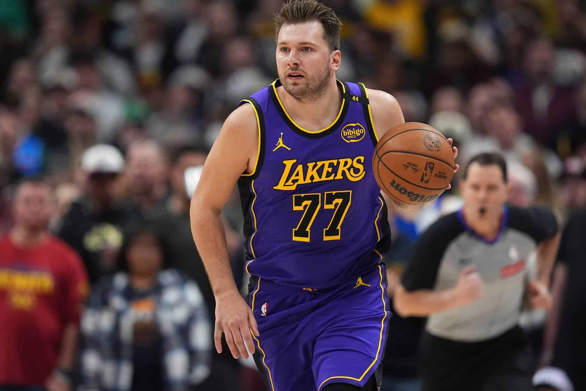 Luka Doncic électrise les Lakers avec une performance historique à Denver