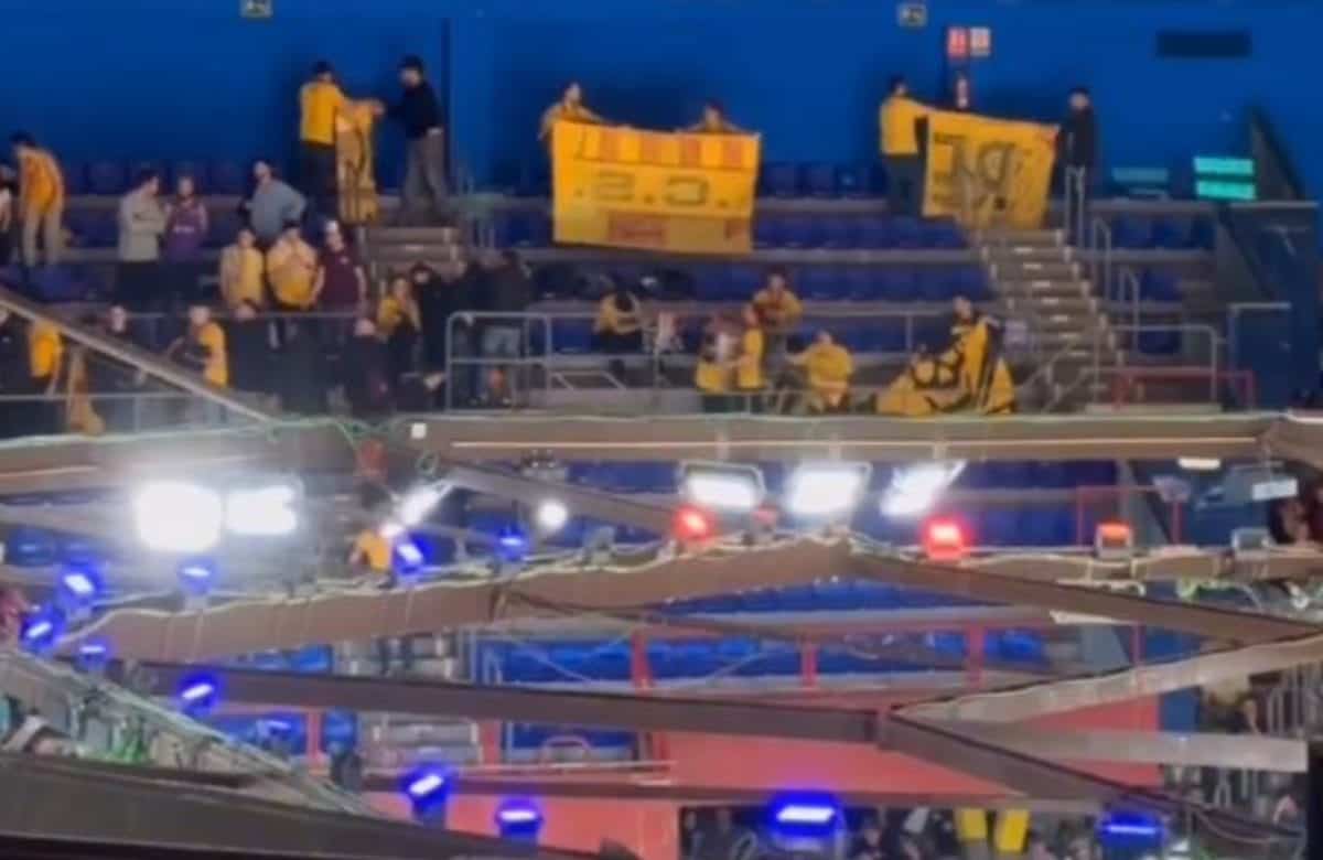 Les fans du Barça quittent le match en protestation contre la direction