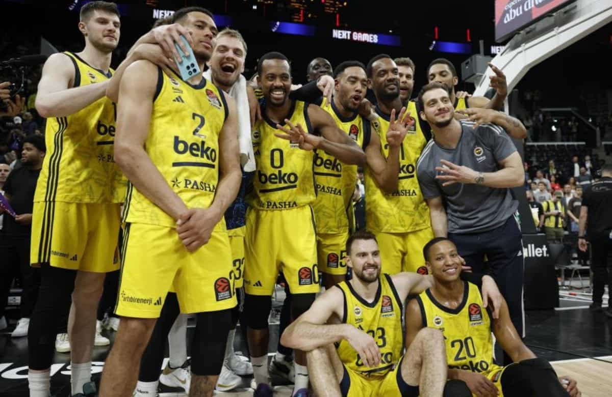 Fenerbahçe atteint la Final Four de l'Euroligue après écraser Paris