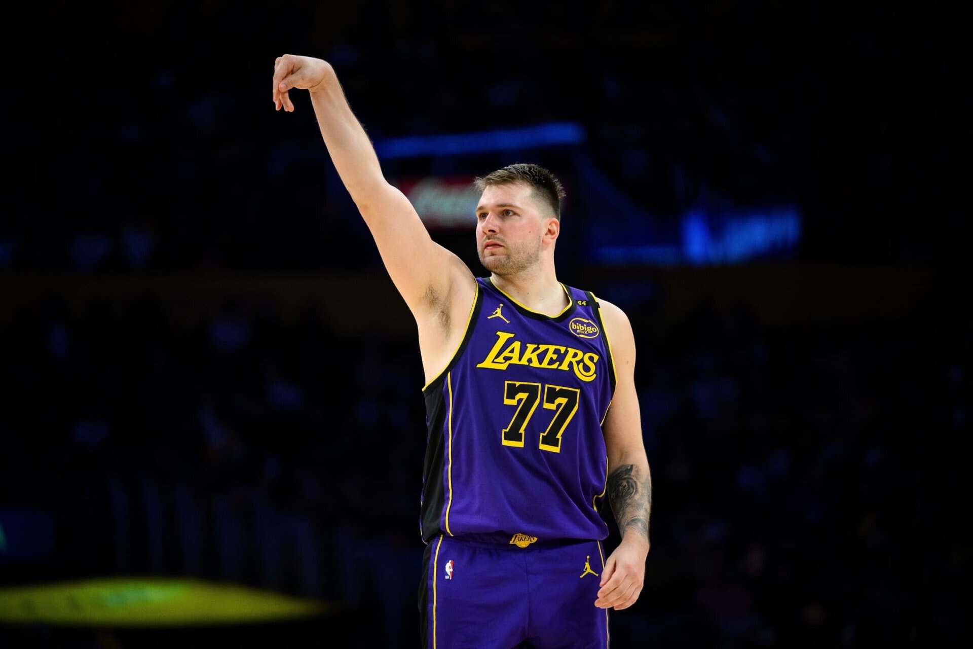 Luka Doncic éblouit avec 35 points dans la victoire des Lakers