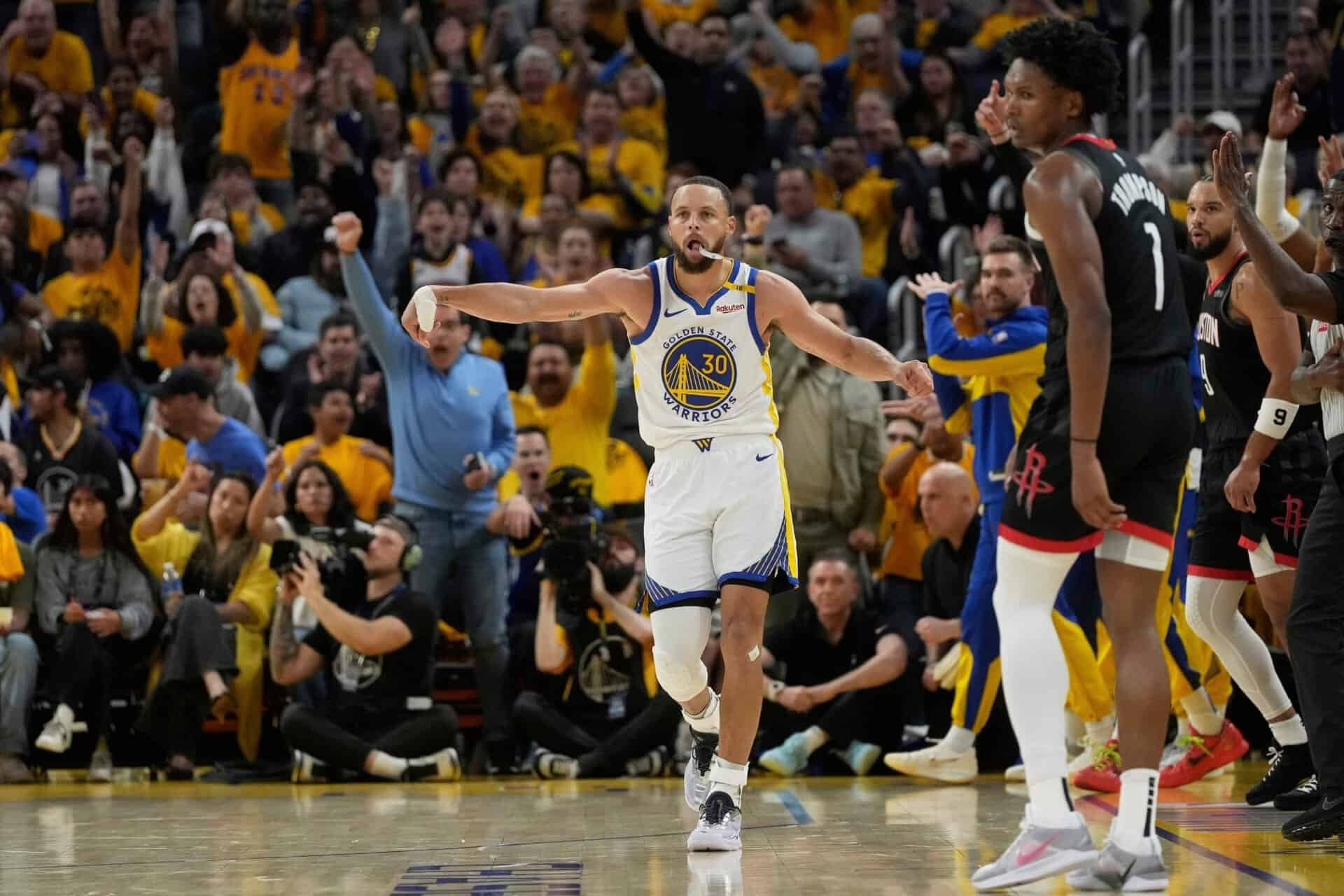 Curry brille sans Butler et propulse les Warriors vers la victoire contre les Rockets