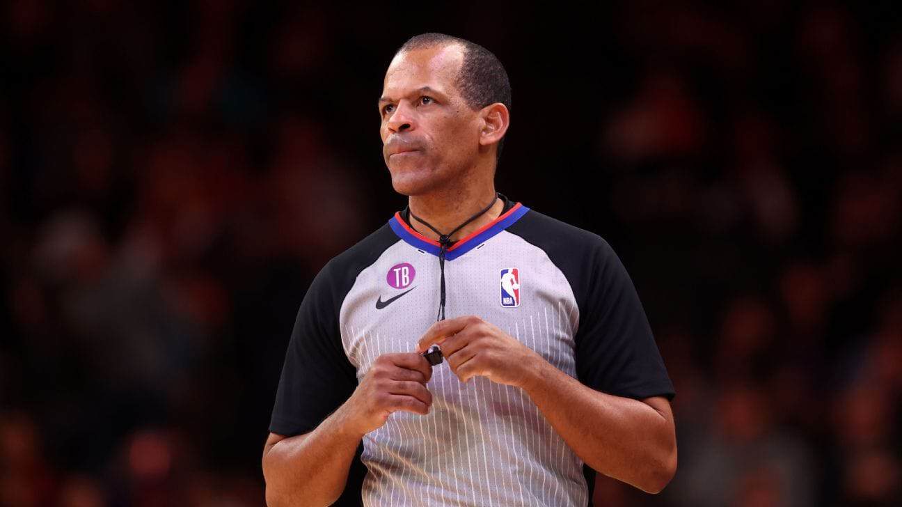 Eric Lewis réintégré comme arbitre en G League NBA