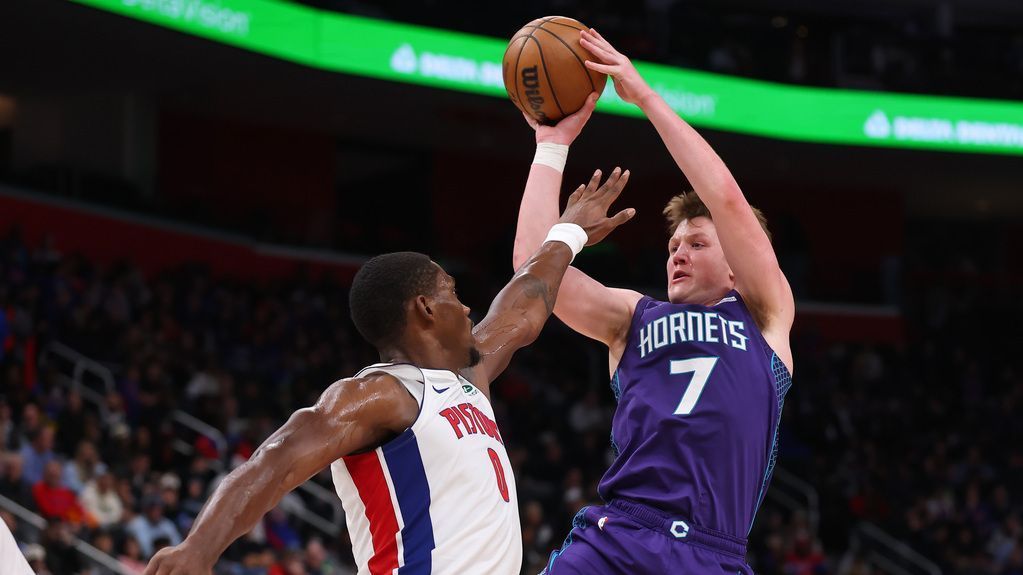 Kon Knueppel, rookie Hornets, record NBA des 100 tirs à 3 pts