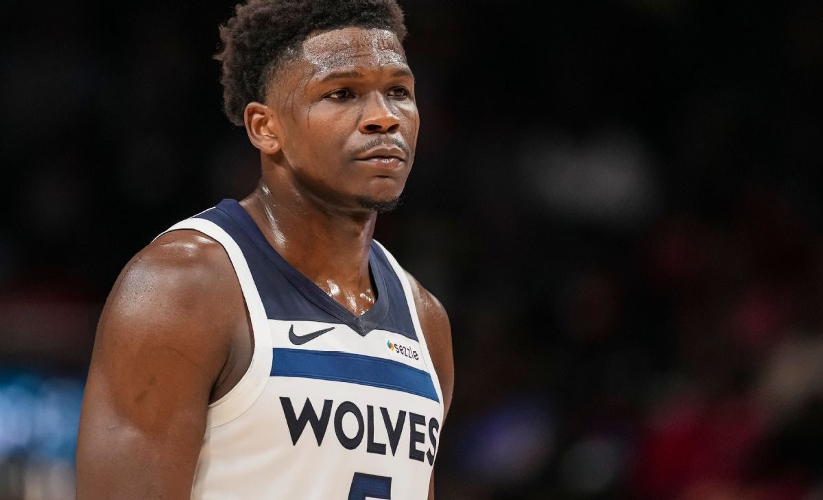 Anthony Edwards quitte le banc lors de Wolves-Atlanta