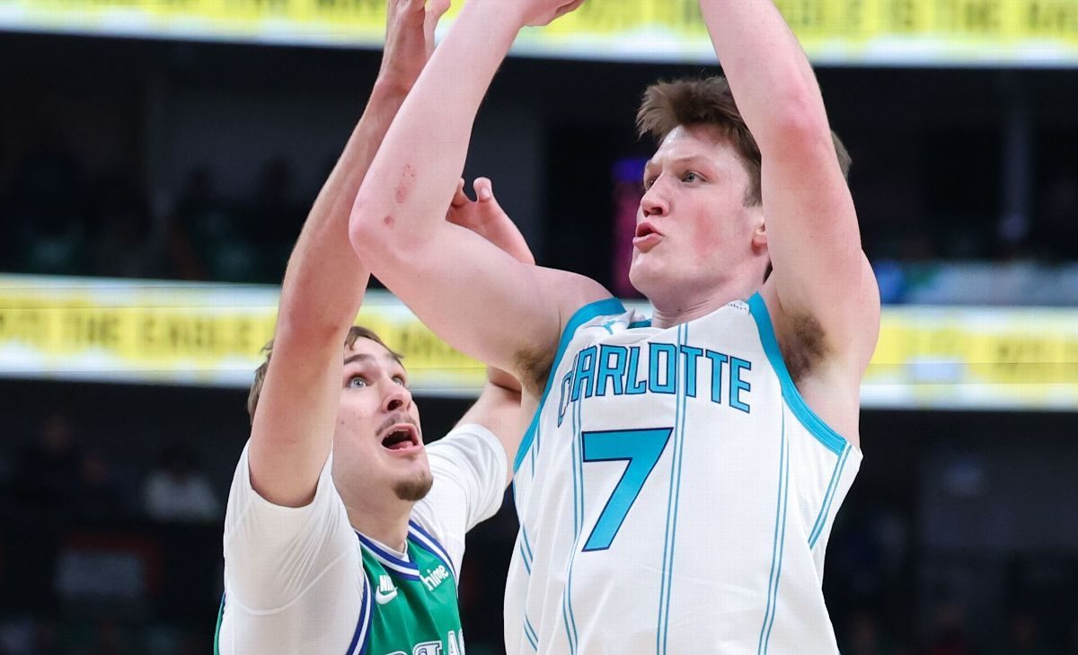 Hornets vs Mavericks : Flagg 49 pts, Knueppel décisif