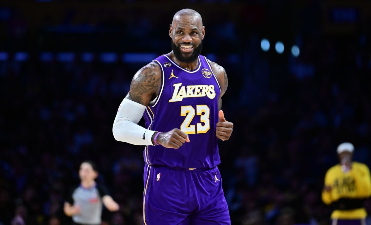 Caitlin Clark réagit au sacrifice de LeBron James