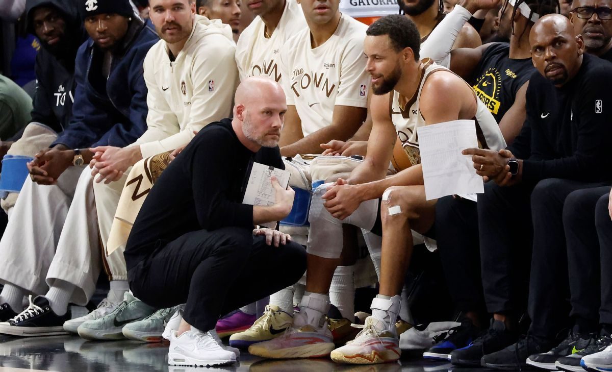 Curry absent face aux 76ers pour cause de genou