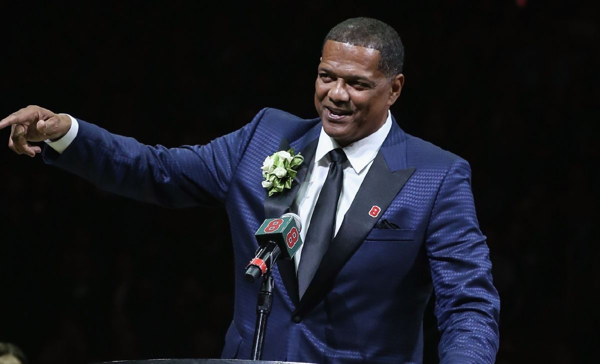 Marques Johnson célèbre son anniversaire avec un dunk légendaire