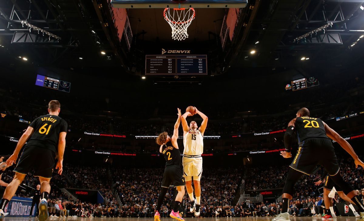 Warriors battent Nuggets malgré le triple-double de Jokic
