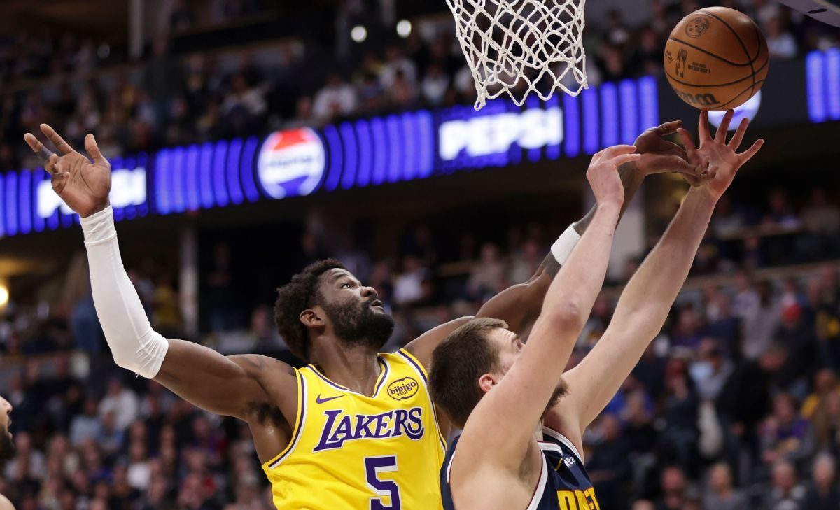 Ayton blessé au genou, LeBron incertain face aux Pacers