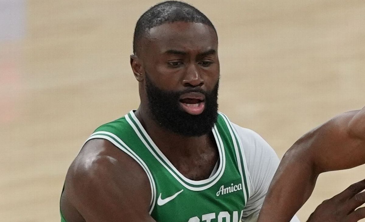 Jaylen Brown expulsé face aux Spurs après deux fautes techniques