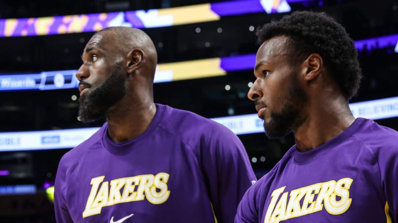 LeBron James casse un panneau face à Bronny James