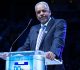 Dell Curry ému lors du retrait de son maillot par les Hornets