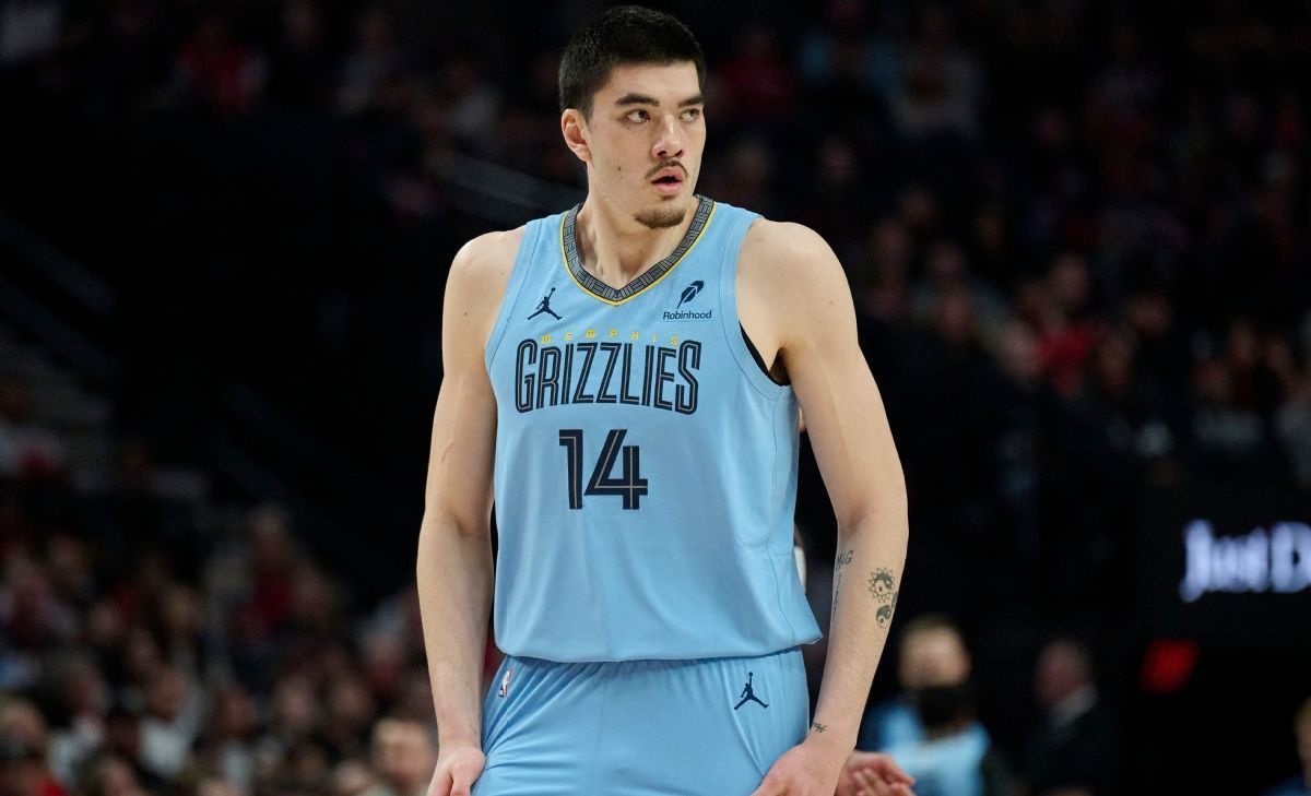 Zach Edey des Grizzlies bientôt une nouvelle opération à la cheville