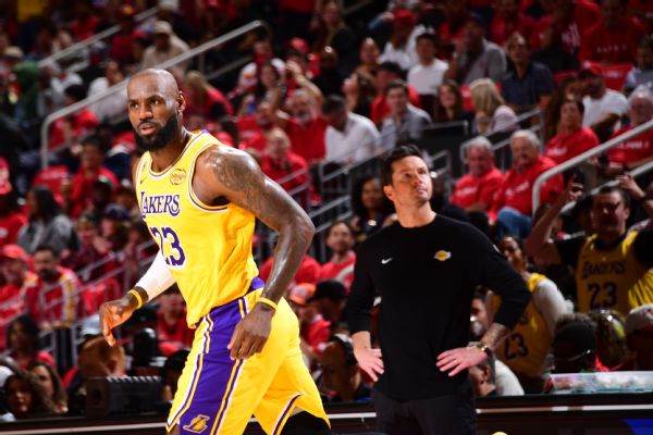 Lakers dominent Rockets en prolongation, LeBron brille