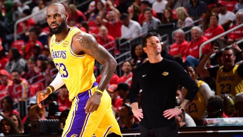 LeBron James guide les Lakers à une victoire en OT face aux Rockets