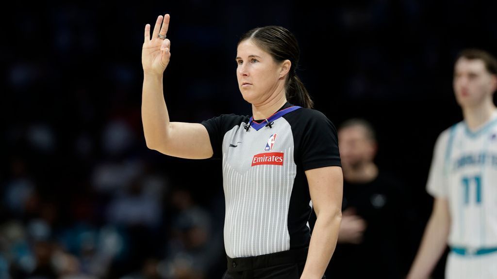Natalie Sago, 3e femme arbitre en playoffs NBA 2026