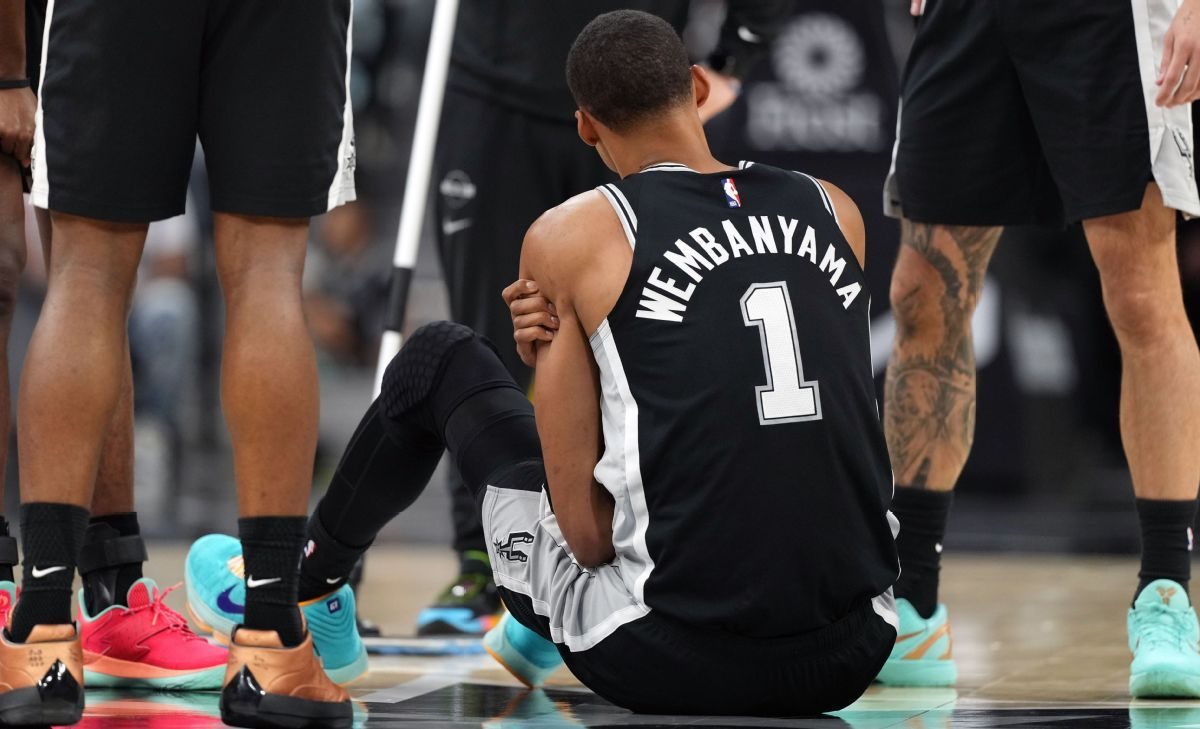 Wembanyama quitte Spurs-76ers pour une côte contusionnée
