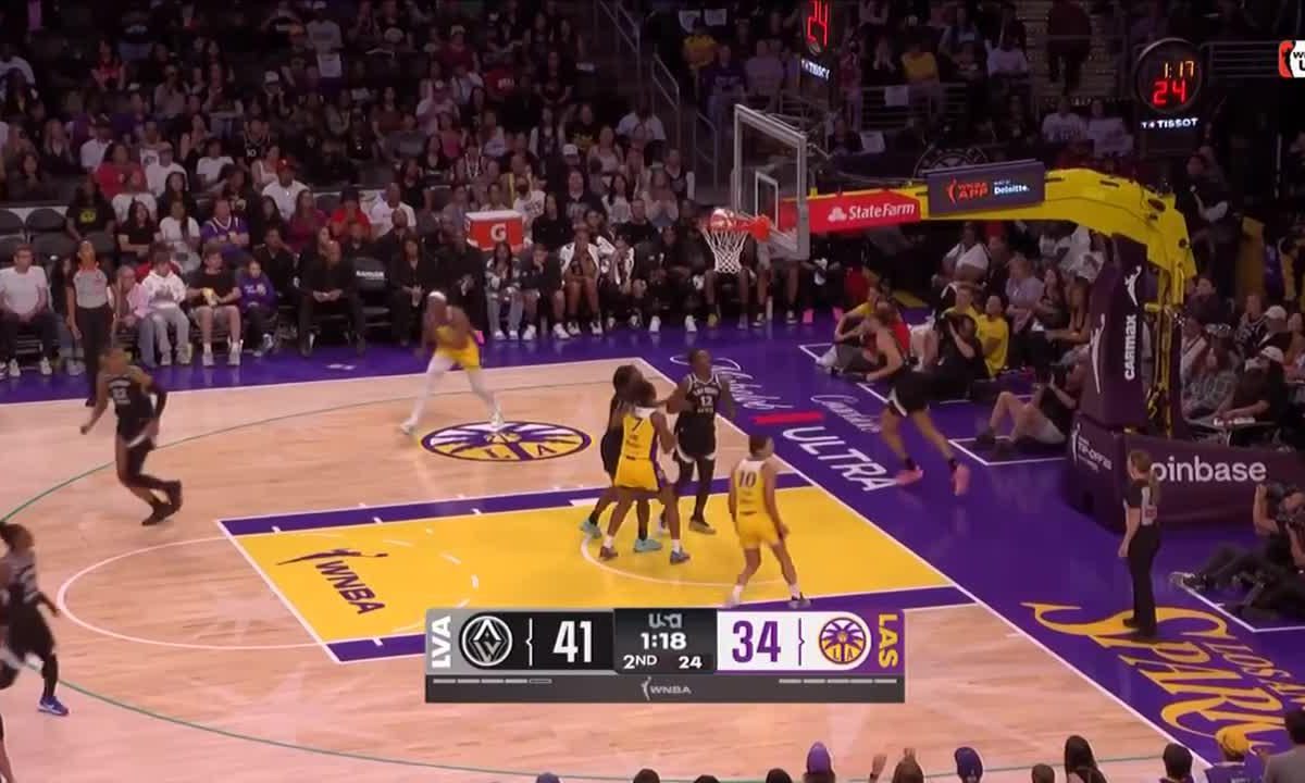 Aces dominent Sparks 105-78 avec Carter et Young en feu