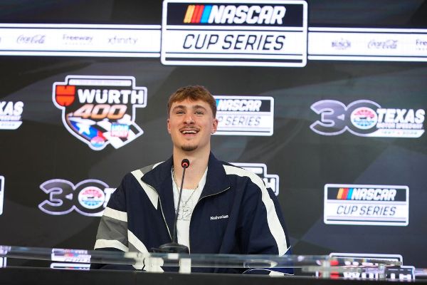 Cooper Flagg pilote d'honneur avec Connor Zilisch en NASCAR 2026