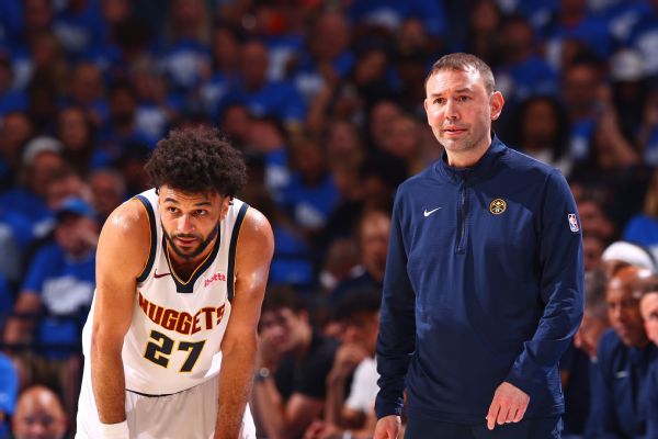 Josh Kroenke soutient David Adelman et évoque des changements Nuggets 2026