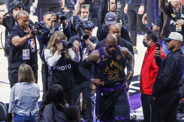 LeBron James réfléchit à son avenir NBA après la saison 2026