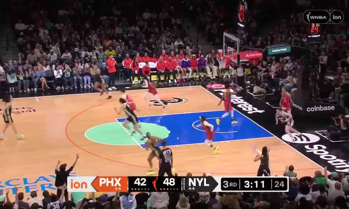 Pauline Astier guide New York Liberty face à Phoenix Mercury