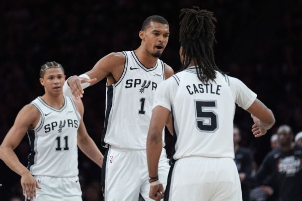 Spurs dominent Wolves et défient OKC en finale Ouest 2026