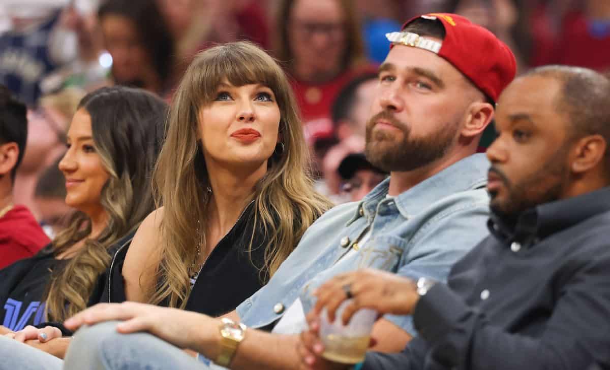 Taylor Swift et Travis Kelce aux playoffs NBA 2026