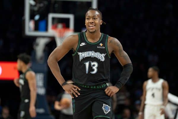 Ayo Dosunmu signe un contrat de 5 ans avec les Wolves en 2026