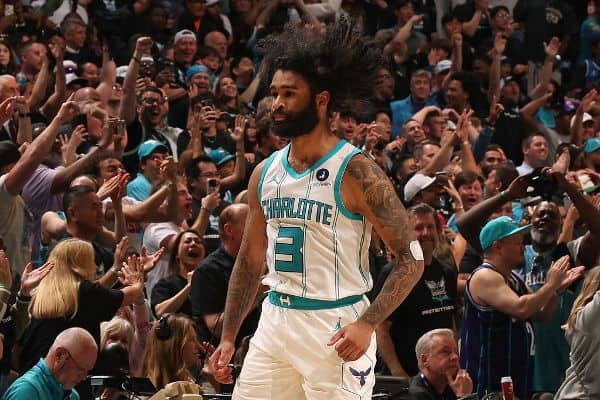 Coby White prolonge 3 ans avec les Hornets pour 74M$