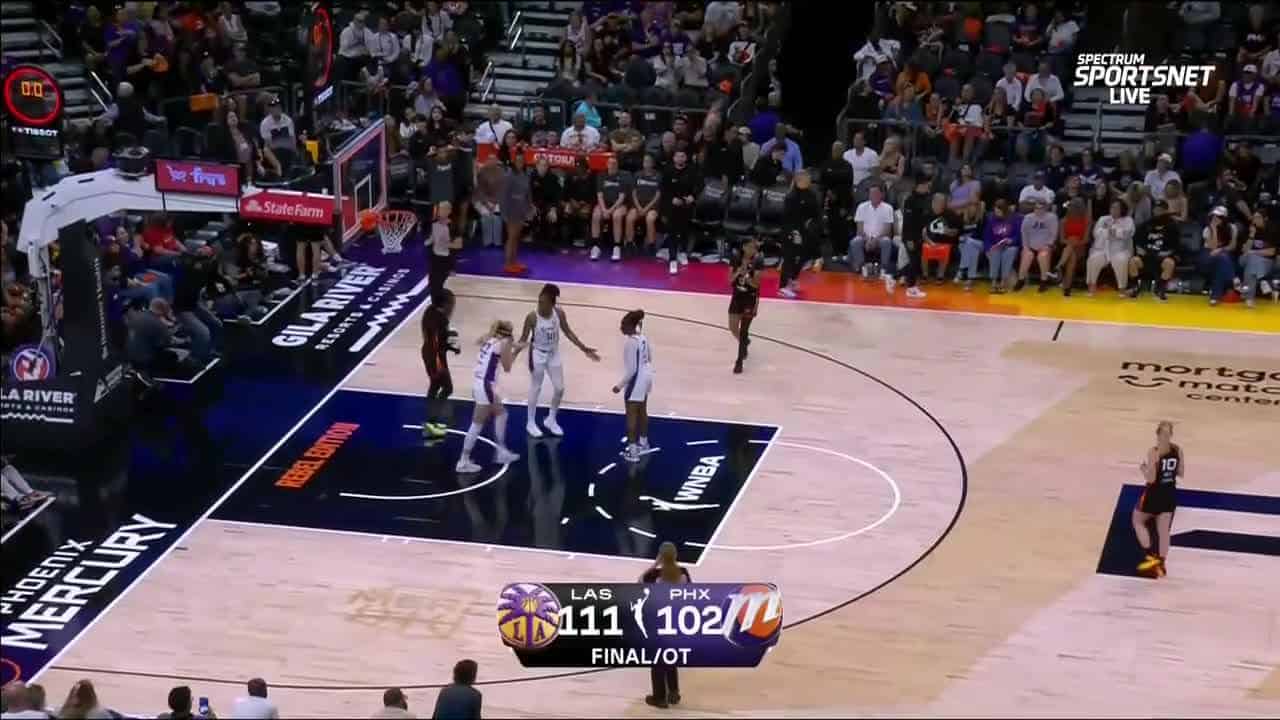 Kelsey Plum explose à 43 pts, Sparks battent Mercury en OT