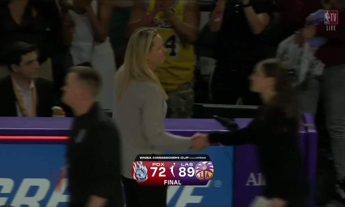 Ogwumike et Hamby brillent, Sparks dominent Fire 89-72