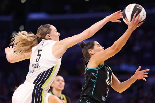Wings battent Sparks 2026 avec Bueckers et Ogunbowale