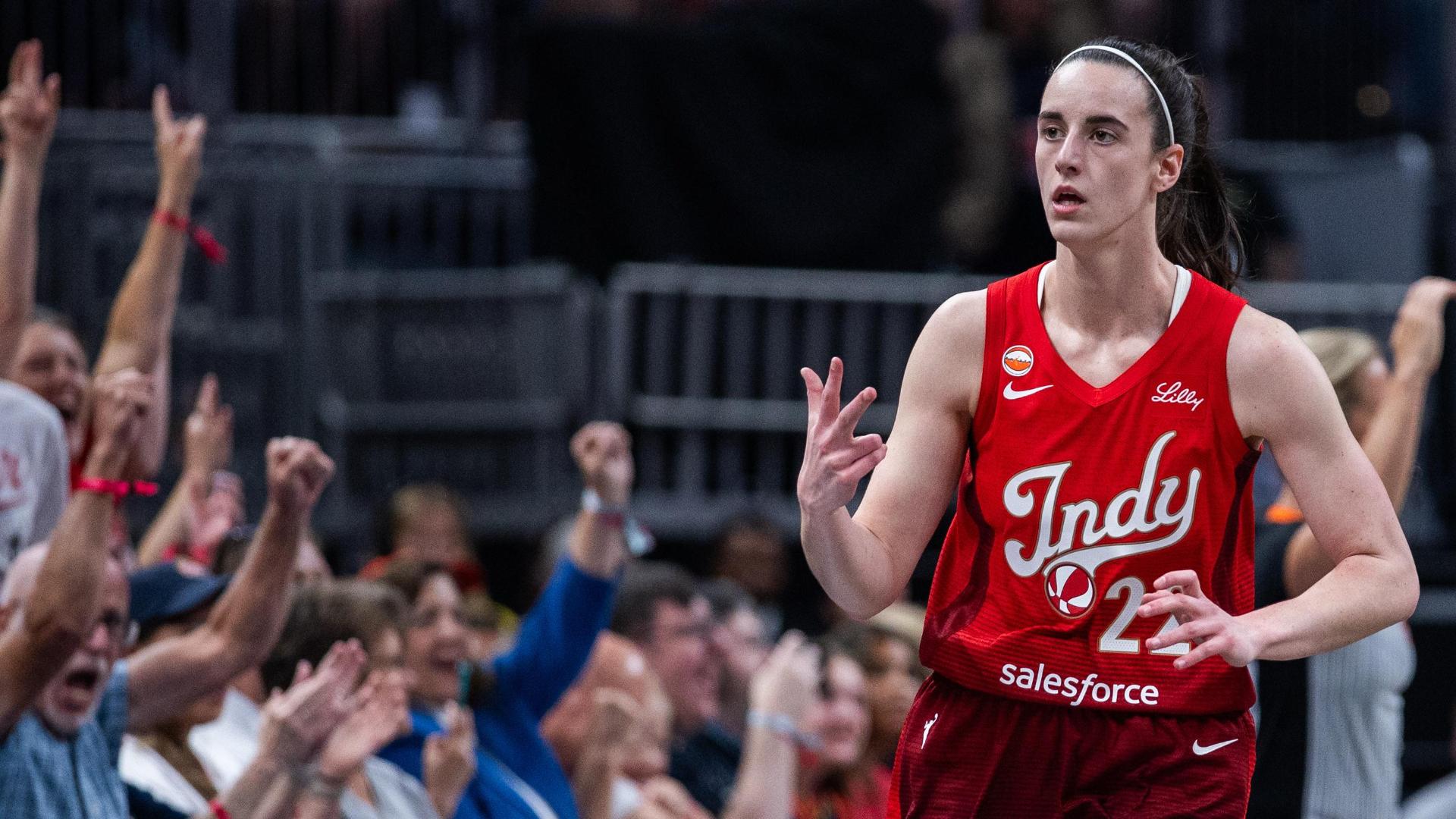 Caitlin Clark explose avec 45 pts et 10 passes, Fever bat Storm
