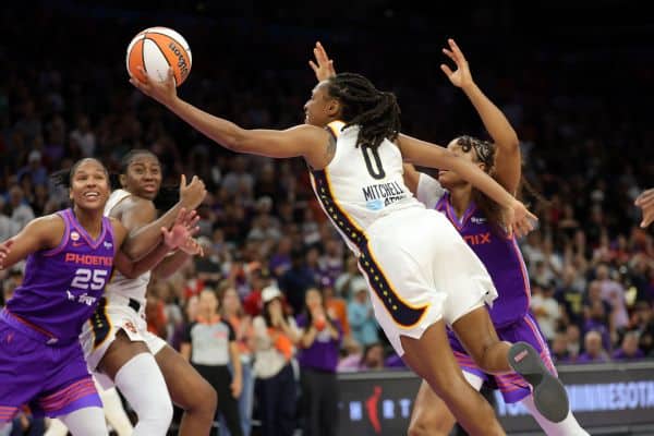Kelsey Mitchell guide Indiana Fever face à Phoenix Mercury