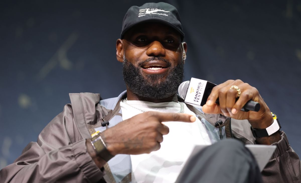 LeBron James signe aux 76ers en 2026 pour 2 ans