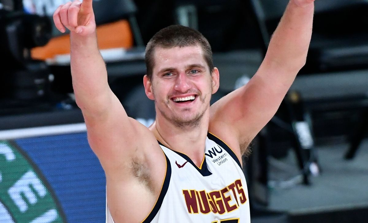 Nikola Jokic et son cheval remportent la course en Serbie 2026