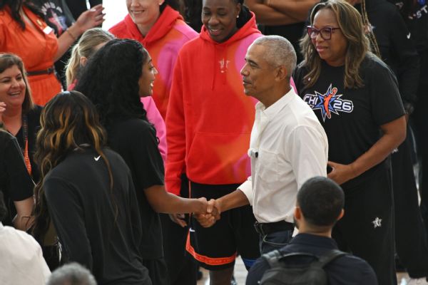 Obama surprend les WNBA All-Stars Clark, Reese et plus